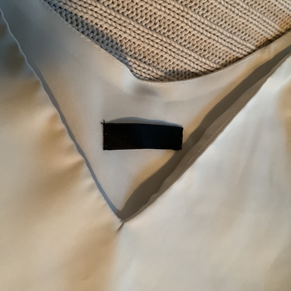 White Shell lined adjustable straps - Picture 3 of 4